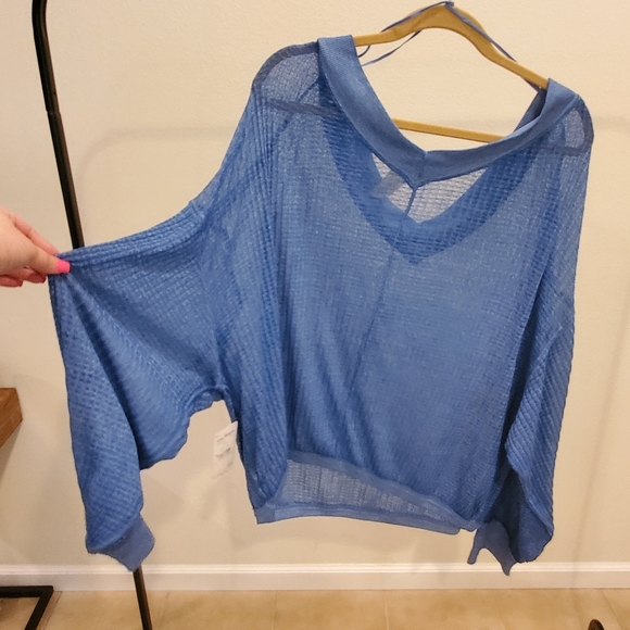 NWT 🏷 Free People Blue loose oversized off the shoulder top 💙 - Picture 8 of 9